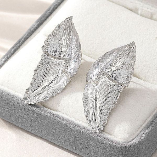 Фактурные серьги-пусеты Серебристые крылья ангела CJL10269