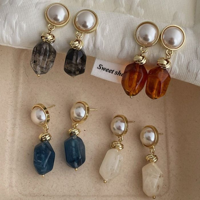 Висячие серьги с жемчугом и вставками под натуральный камень CJL14778