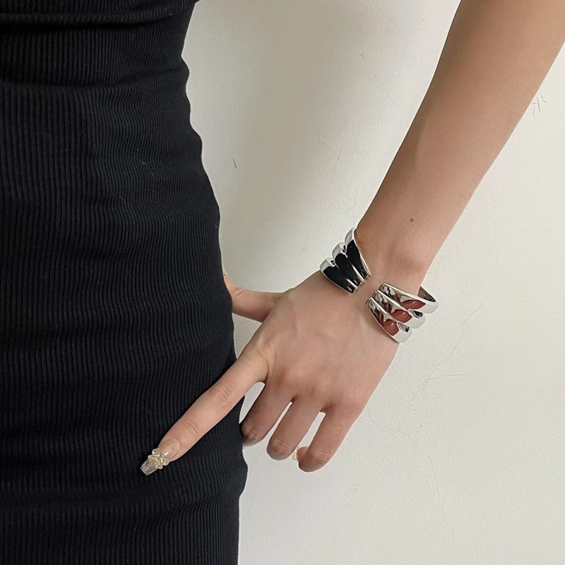 Жесткий браслет CJL26416 Жесткий браслет CJL26416