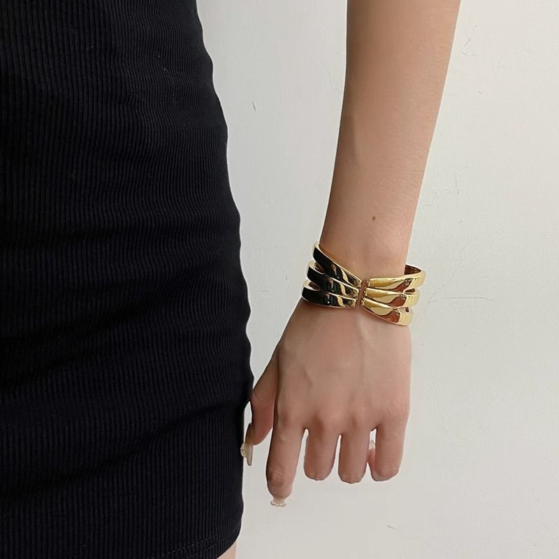 Браслет жесткий многослойный из тонких обручей CJL26416