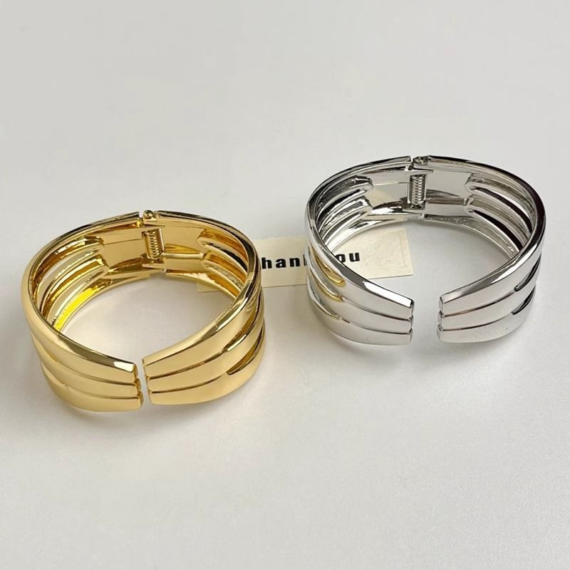 Браслет жесткий многослойный из тонких обручей CJL26416