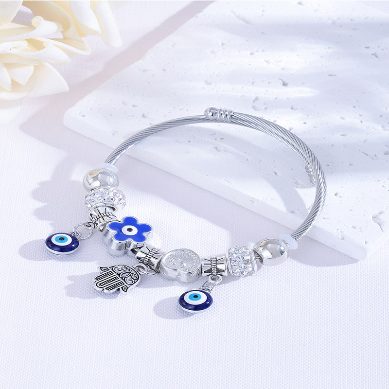 Жесткий браслет с синими подвесками и кристаллами CJR68561 Жесткий браслет с синими подвесками и кристаллами CJR68561