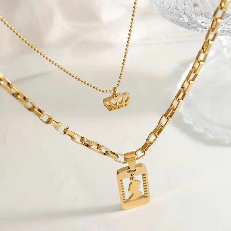 Многослойное колье с подвеской в виде замка и логотипа J10554CJJ Многослойное колье с подвеской в виде замка и логотипа J10554CJJ