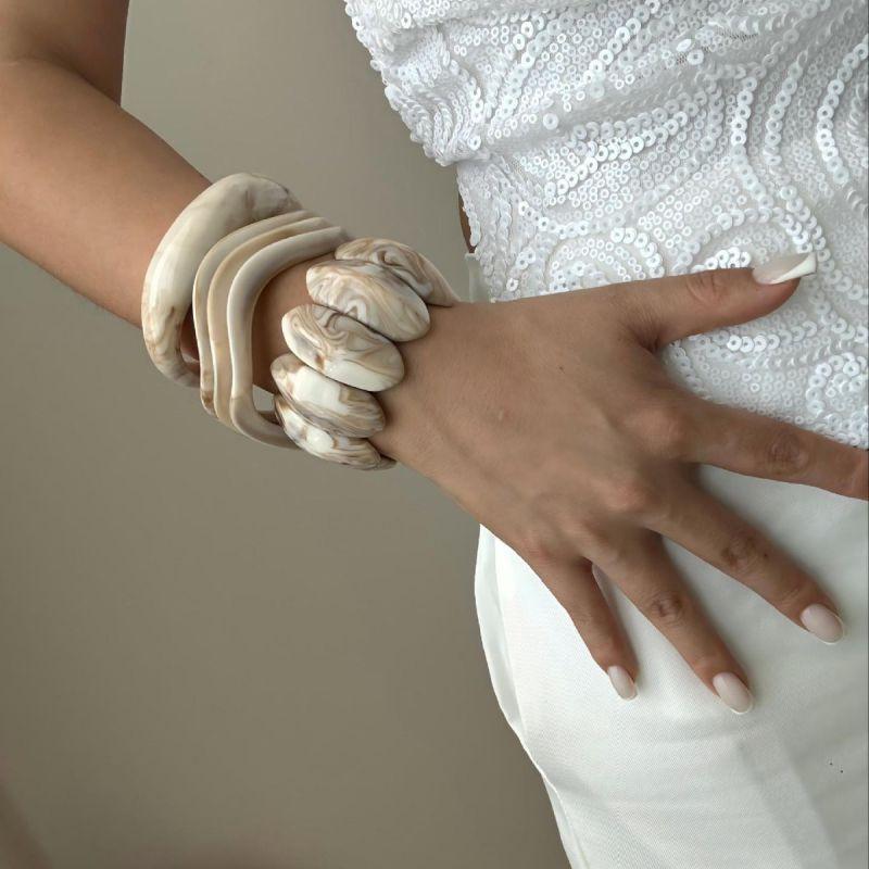 Жесткий браслет CJN89821