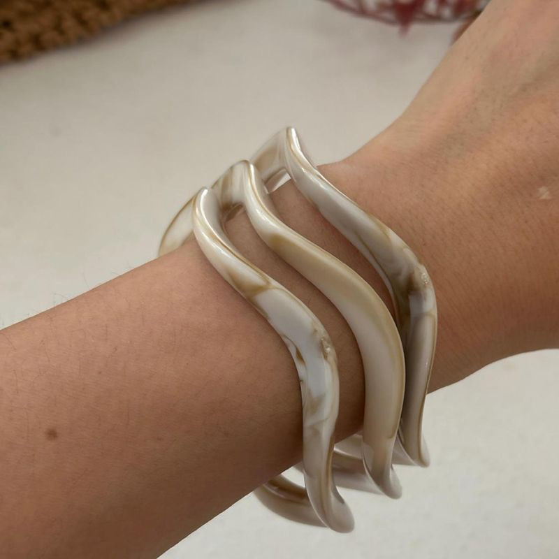 Жесткий браслет CJN89821