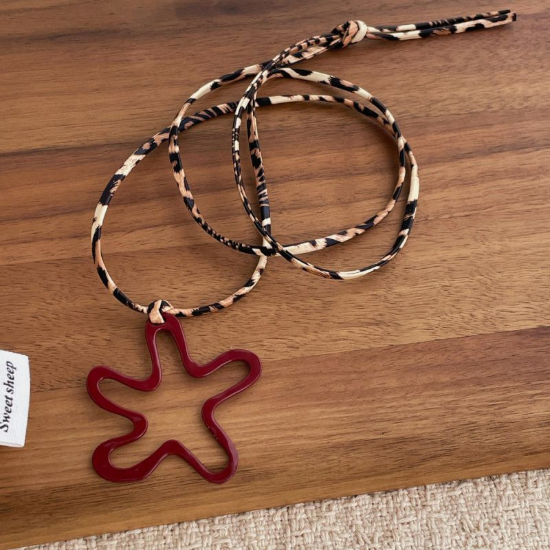 Тонкая цепочка с крупной ажурной подвеской в форме цветка CJN85846