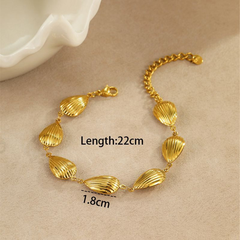 Браслет золотистый с декоративными подвесками-бабочками CJN89992