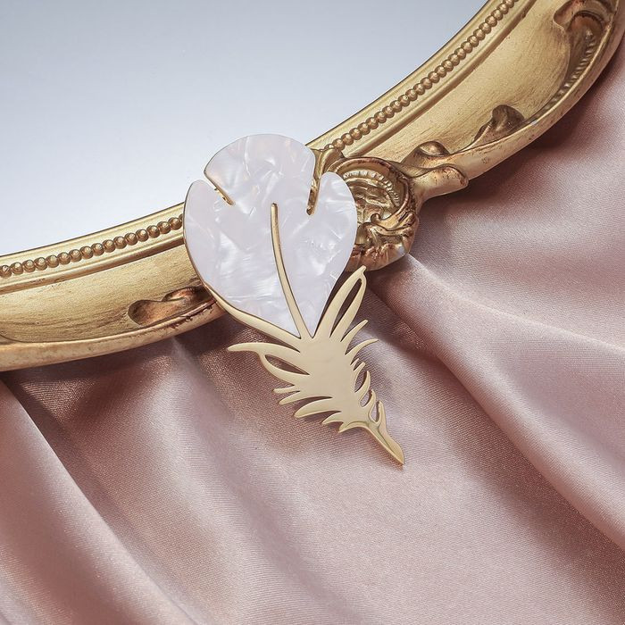 Стальная брошь с напылением золотом перышко J10073CJJ Стальная брошь с напылением золотом перышко J10073CJJ