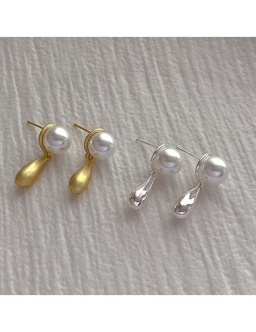 Серьги-пусеты с жемчугом и матовыми каплями M09379