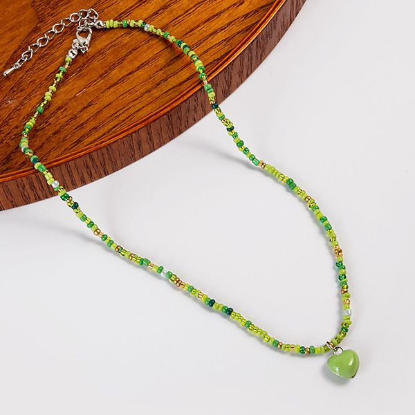 Бусы из зеленого бисера с подвеской-сердцем M00714MSK Бусы из зеленого бисера с подвеской-сердцем M00714MSK