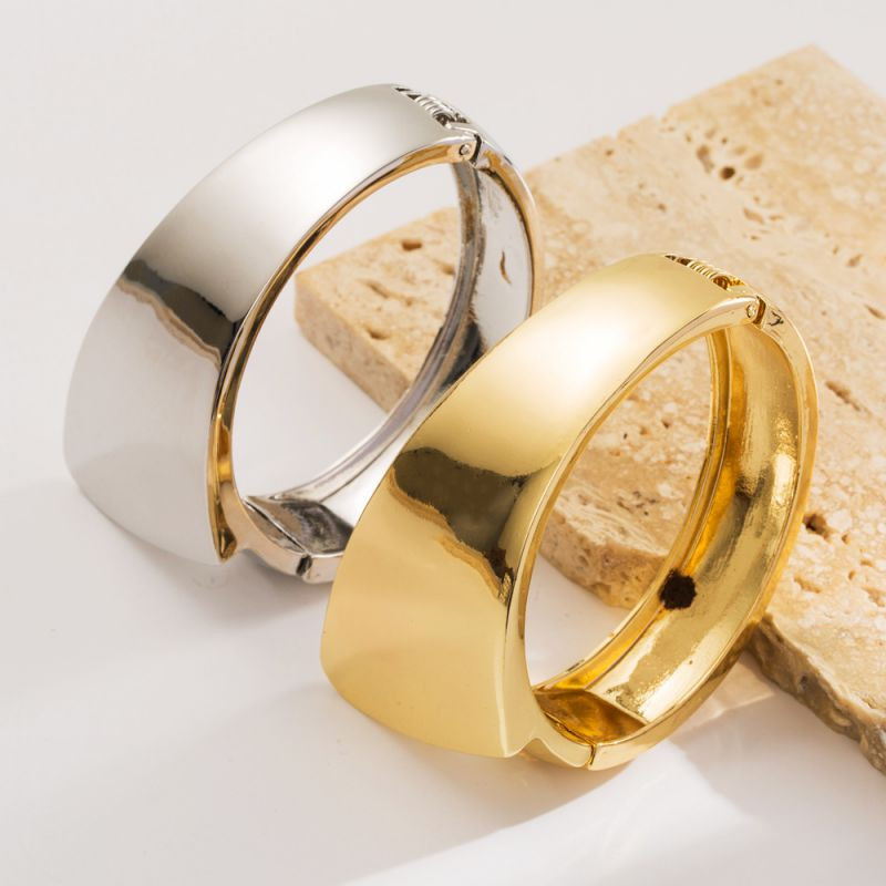 Жесткий браслет CJR69751 Жесткий браслет CJR69751