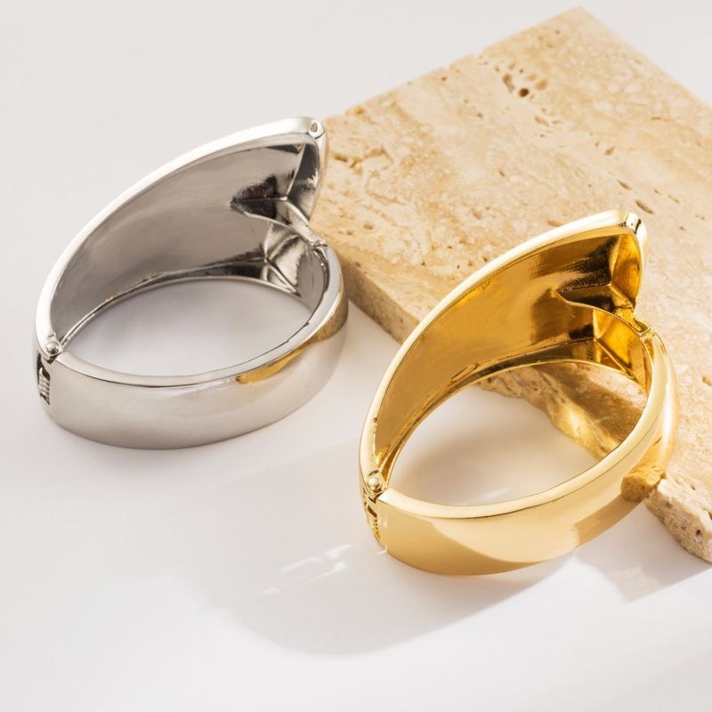 Жесткий браслет CJR69751 Жесткий браслет CJR69751