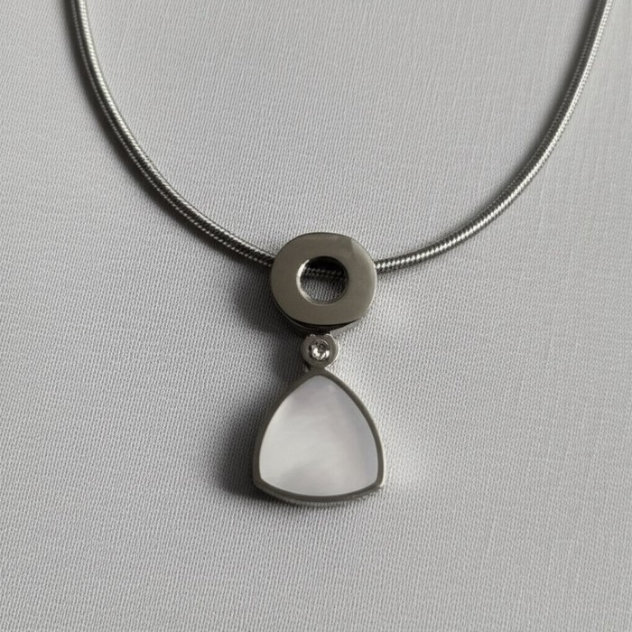 Цепочка с подвеской в форме треугольника из перламутра на кольце J10549CJJ Цепочка с подвеской в форме треугольника из перламутра на кольце J10549CJJ