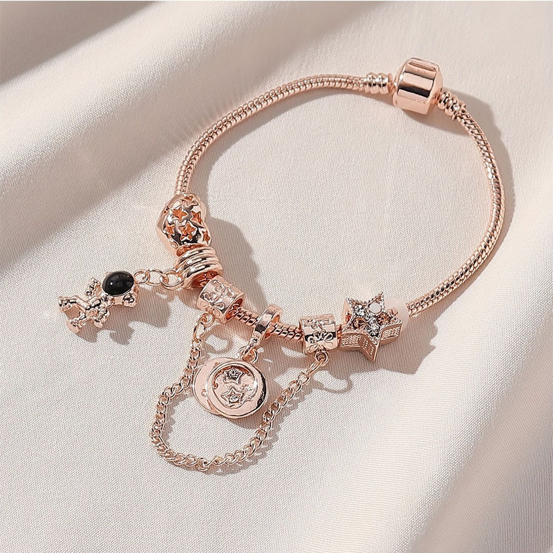 Корейскиий браслет CJR68562