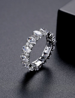 Широкое кольцо-дорожка с каплевидными кристаллами S67441 Широкое кольцо-дорожка с каплевидными кристаллами S67441