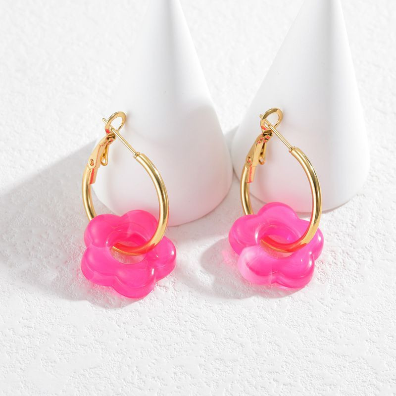 Серьги-кольца с акриловыми цветами CJN72477