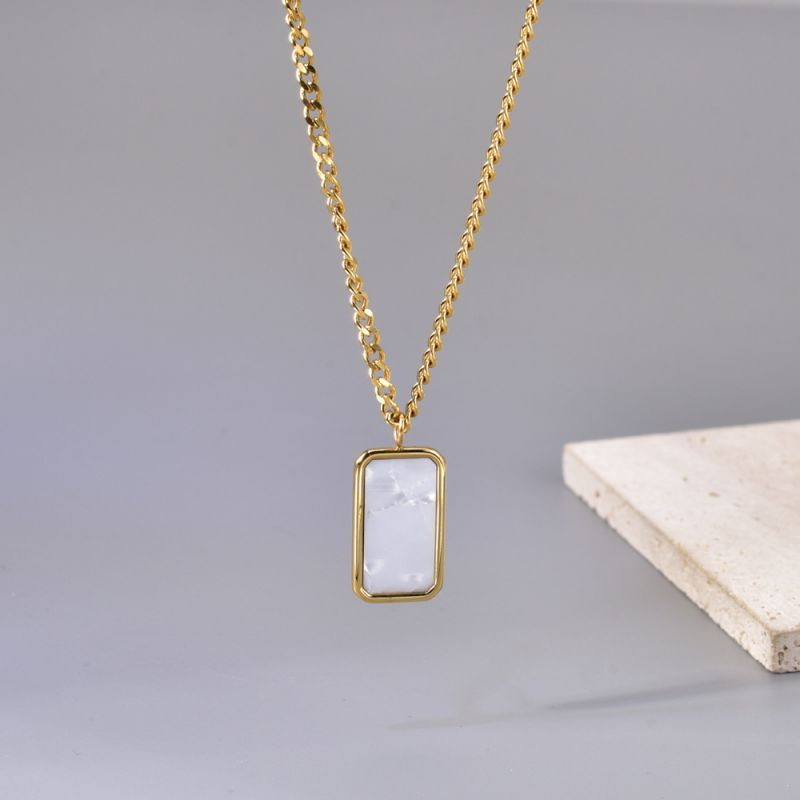 Золотистая цепочка с прямоугольным перламутром CJL14411