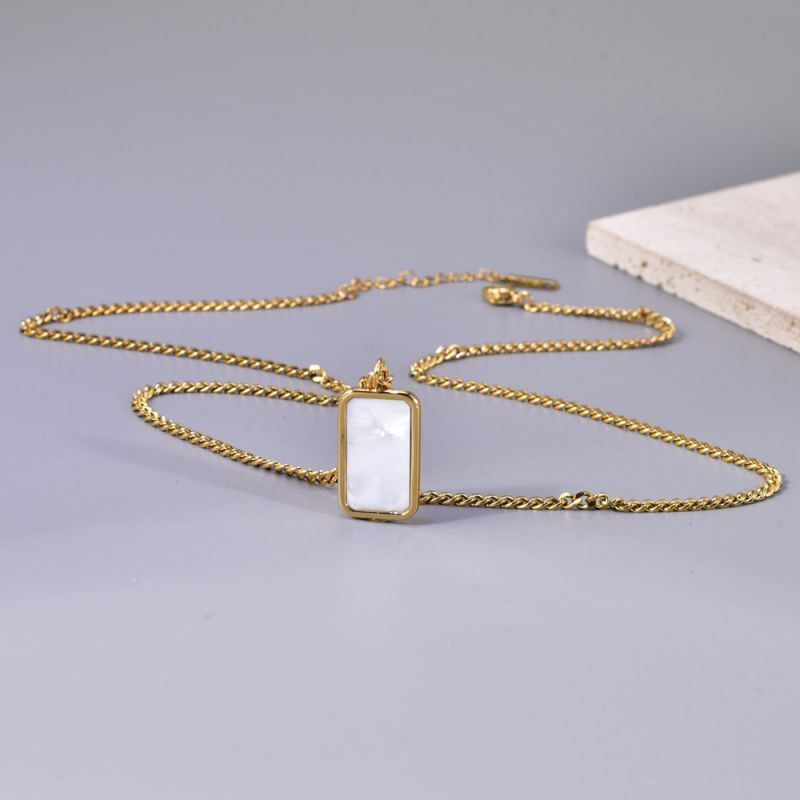 Золотистая цепочка с прямоугольным перламутром CJL14411