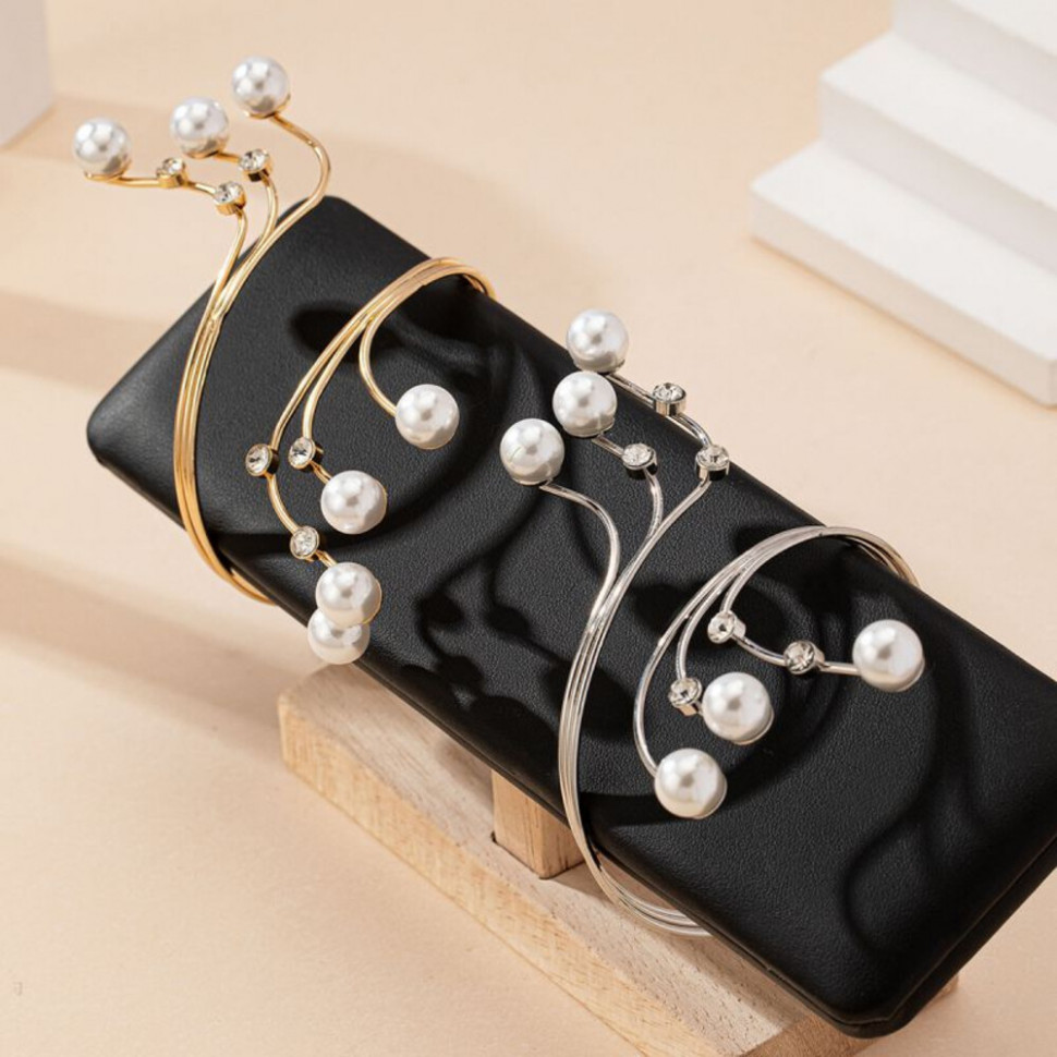 Браслет жесткий спиралевидный с жемчужными наконечниками CJH99052