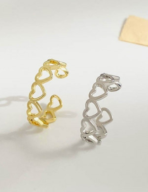 Разомкнутое кольцо из ажурных сердец R58013