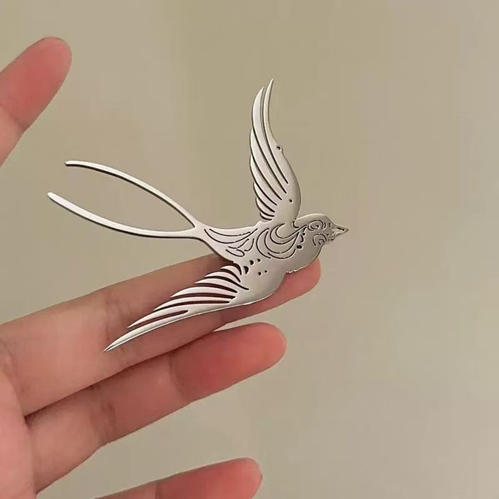 Стальная брошь ласточка J10074CJJ