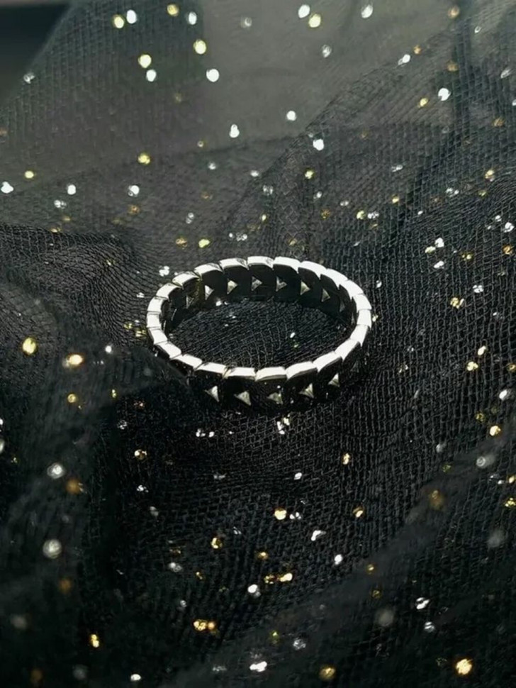 Серебристое кольцо-дорожка из гравированных сердец J10235CJJ Серебристое кольцо-дорожка из гравированных сердец J10235CJJ