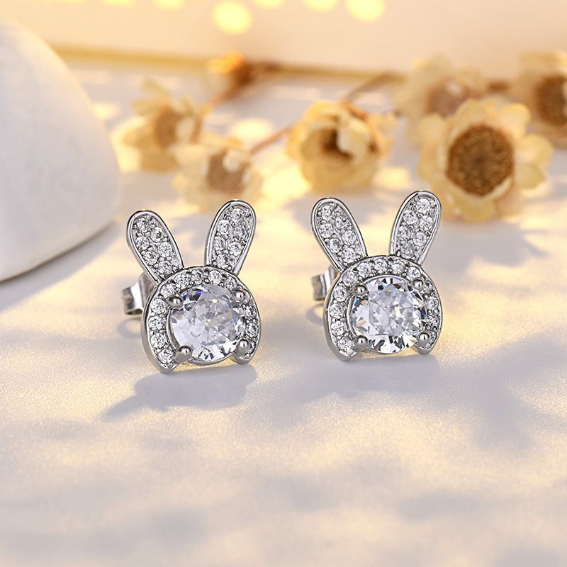 Серебристые серьги с кроликом из бриллиантов CJX85509