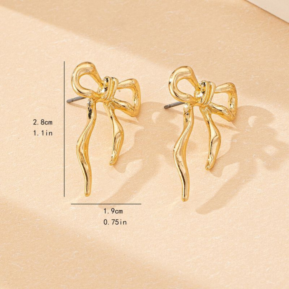 Изящные серьги-пусеты Текстурные золотистые банты CJH67239 Изящные серьги-пусеты Текстурные золотистые банты CJH67239