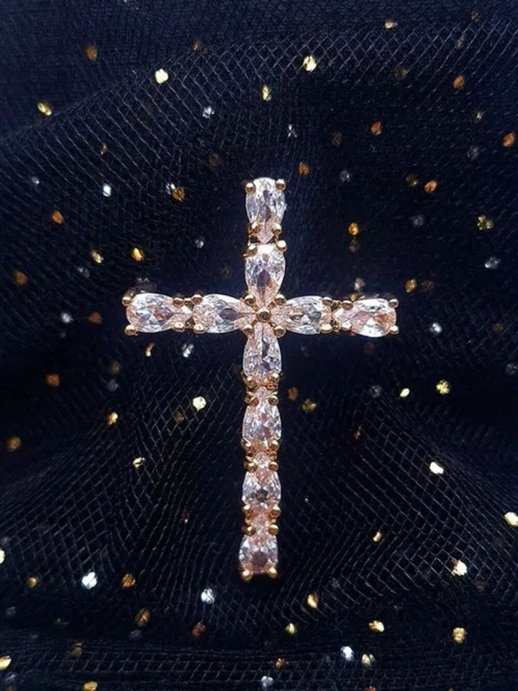 Стальная брошь с напылением золотом крест J10077CJJ Стальная брошь с напылением золотом крест J10077CJJ