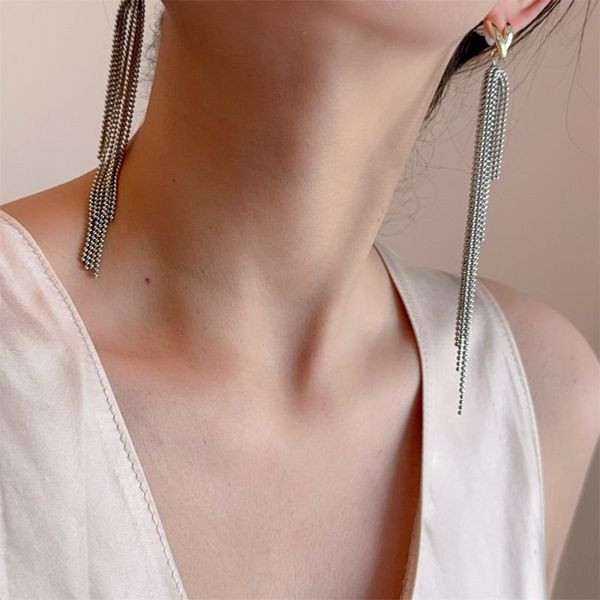 Длинные серьги пусеты из каскада тонких серебристых цепей CJL80778