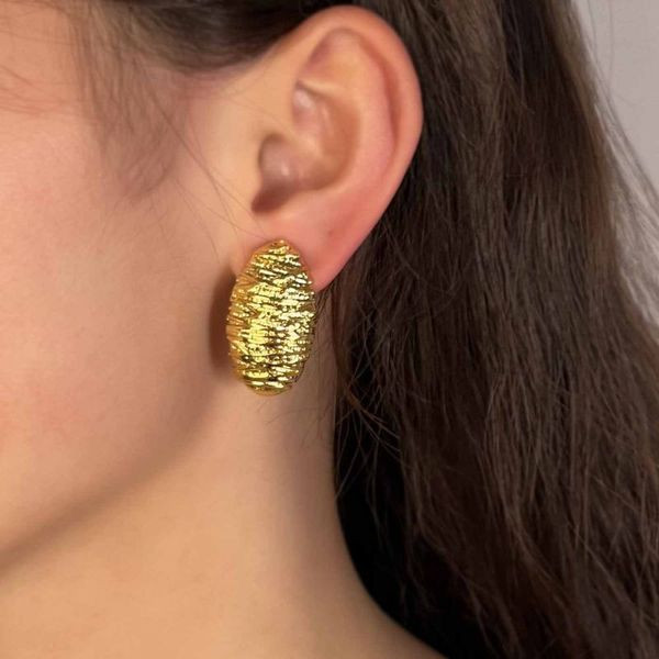 Современные серьги-пусеты Серебристые текстурные коконы CJL13351