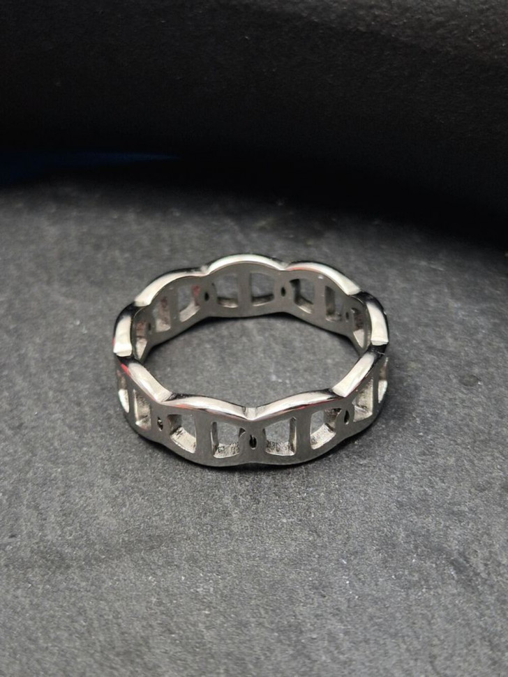 Стальное кольцо с геометрическими прорезями J11364CJJ