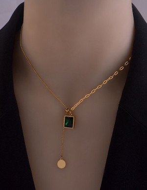 Колье-галстук из стали с темным прямоугольным кристаллом Q42019 Колье-галстук из стали с темным прямоугольным кристаллом Q42019