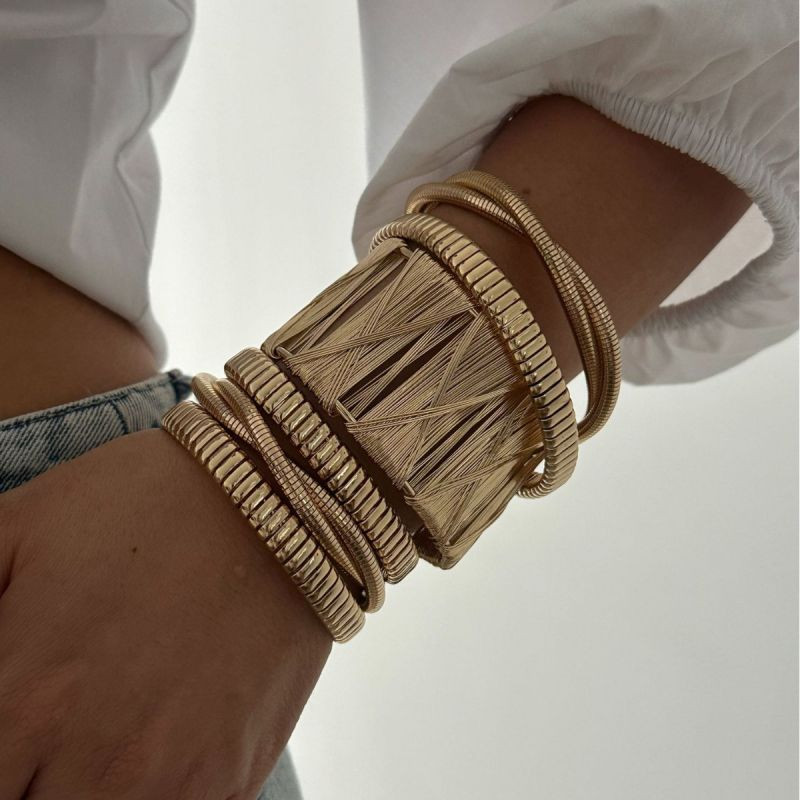 Браслет жесткий широкий с чеканной фактурой CJR71723