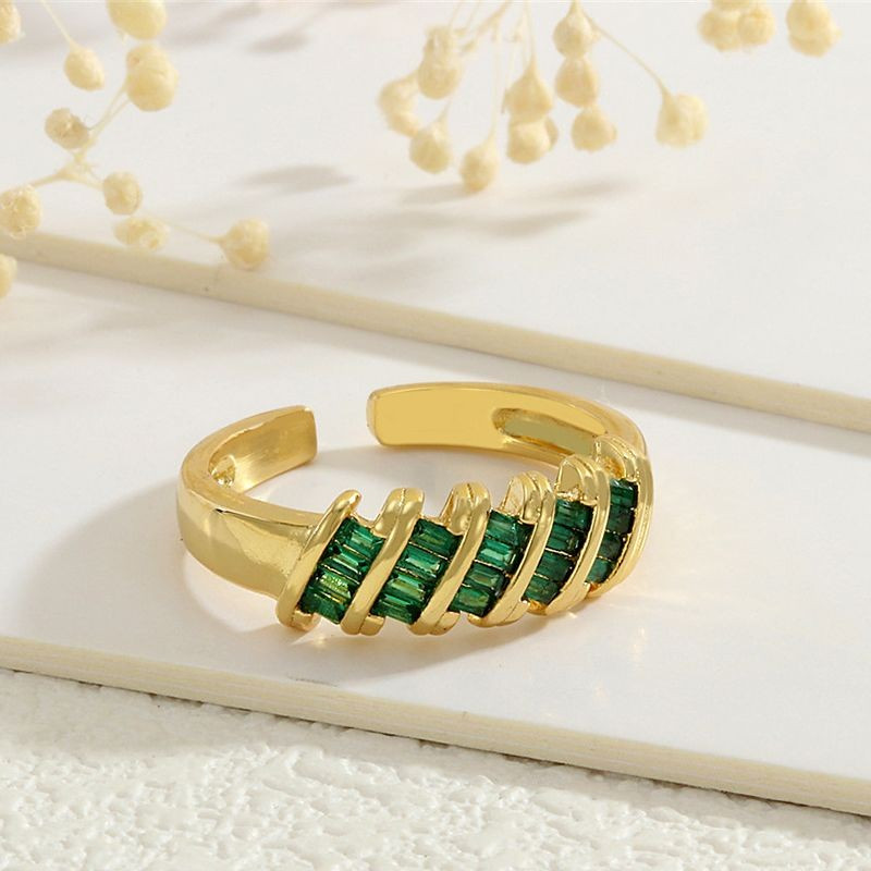 Золотистое разомкнутое кольцо с пятью зелеными кристаллами CJG68012