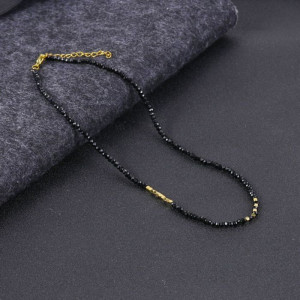 Чокер из мелких черных бусин с золотистой вставкой CJH23834 Чокер из мелких черных бусин с золотистой вставкой CJH23834