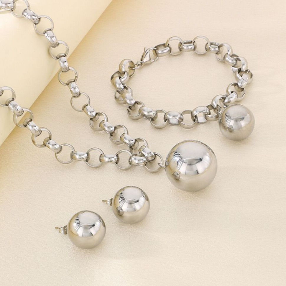 Браслет-цепочка с массивными звеньями и подвеской-шаром CJJ17537