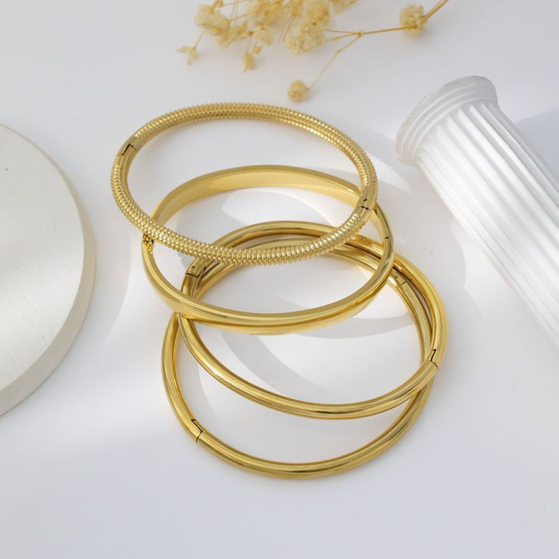 Браслет жесткий широкий с плоским профилем CJL30382