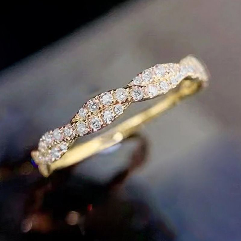 Переплетенное кольцо с двойной дорожкой из прозрачных фианитов CJG68392