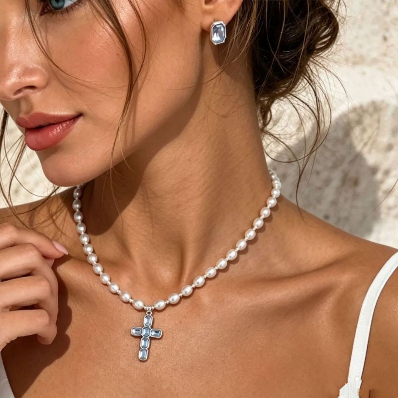 Серебристо-фиолетовое колье с крестом и жемчугом ASUZ46087