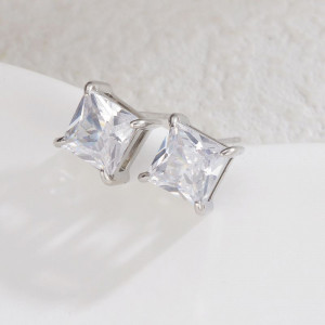 Серьги-пусеты Кристаллы Квадрат в серебристой оправе CJL35108 Серьги-пусеты Кристаллы Квадрат в серебристой оправе CJL35108