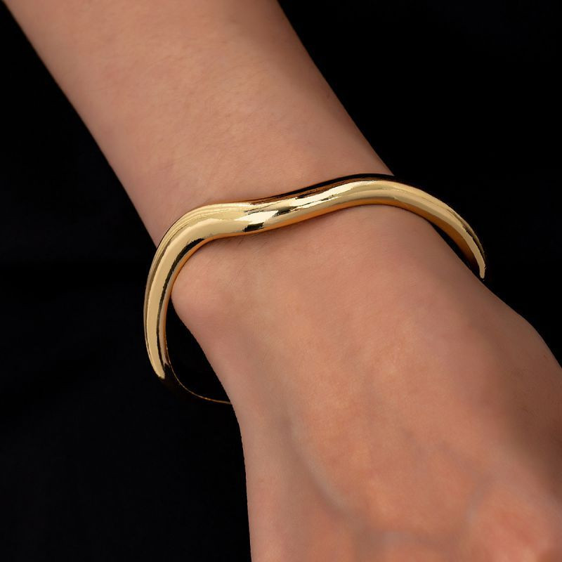 Браслет жесткий разомкнутый с волнообразным изгибом CJH99045