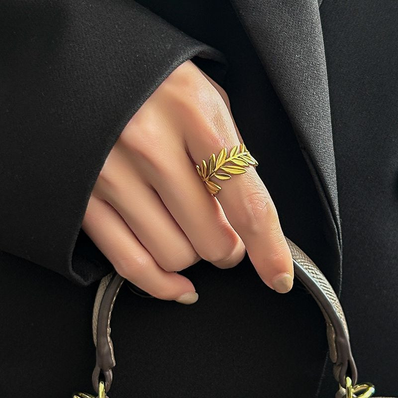 Золотистое кольцо-веточка с рельефными листьями 1J12375CJJ Золотистое кольцо-веточка с рельефными листьями 1J12375CJJ