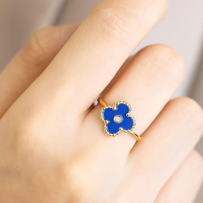 Кольцо с символом удачи клевер и синей вставкой 1J12072CJJ Кольцо с символом удачи клевер и синей вставкой 1J12072CJJ