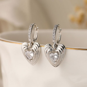 Серебристые серьги-кольца с рельефными сердцами N96328 Серебристые серьги-кольца с рельефными сердцами N96328