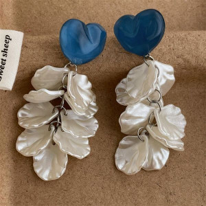 Массивные серьги с синими сердцами и каскадом белых лепестков CJL80942 Массивные серьги с синими сердцами и каскадом белых лепестков CJL80942
