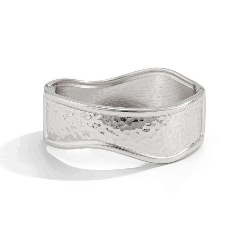 Браслет жесткий вогнутый с мелкозернистой фактурой CJL85638