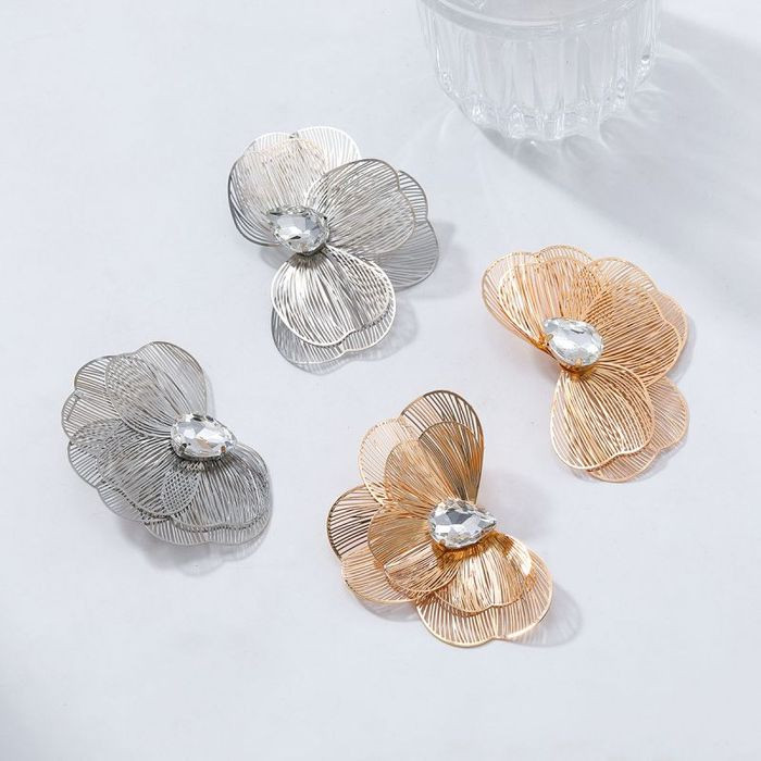 Воздушные серьги-пусеты прозрачные цветы CJM81539