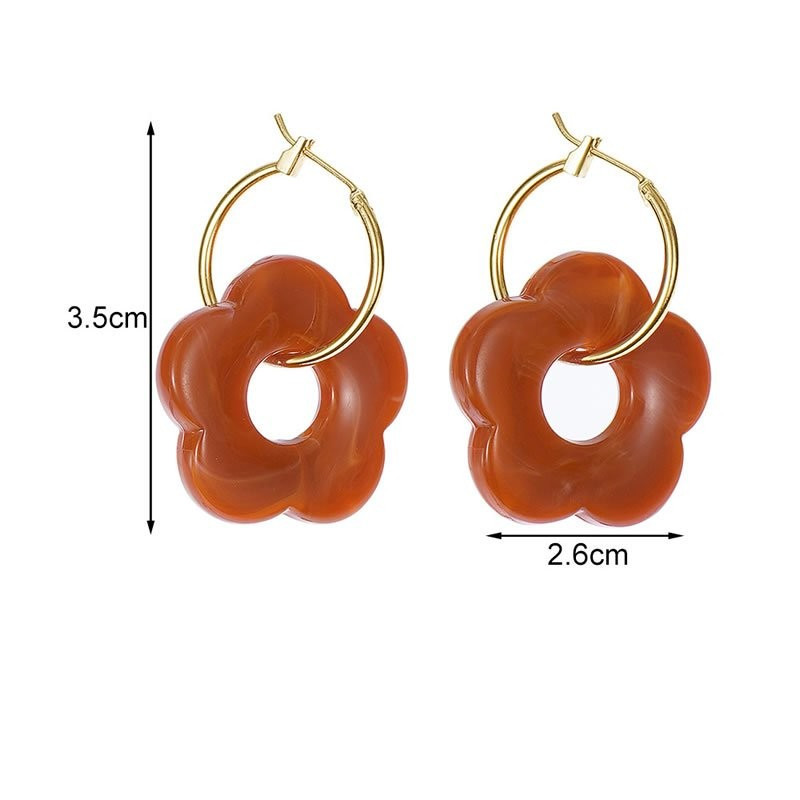 Цветные серьги-кольца с подвесками в виде акриловых цветов M95018 Цветные серьги-кольца с подвесками в виде акриловых цветов M95018