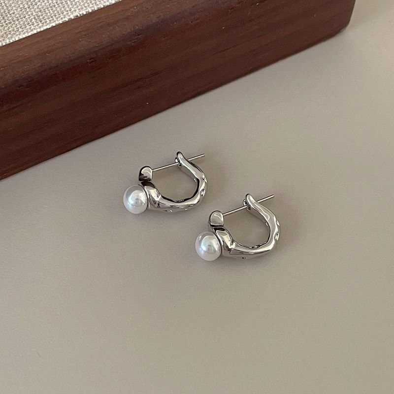 Серьги-полукольца с жемчугом серебристые CJC66290 Серьги-полукольца с жемчугом серебристые CJC66290